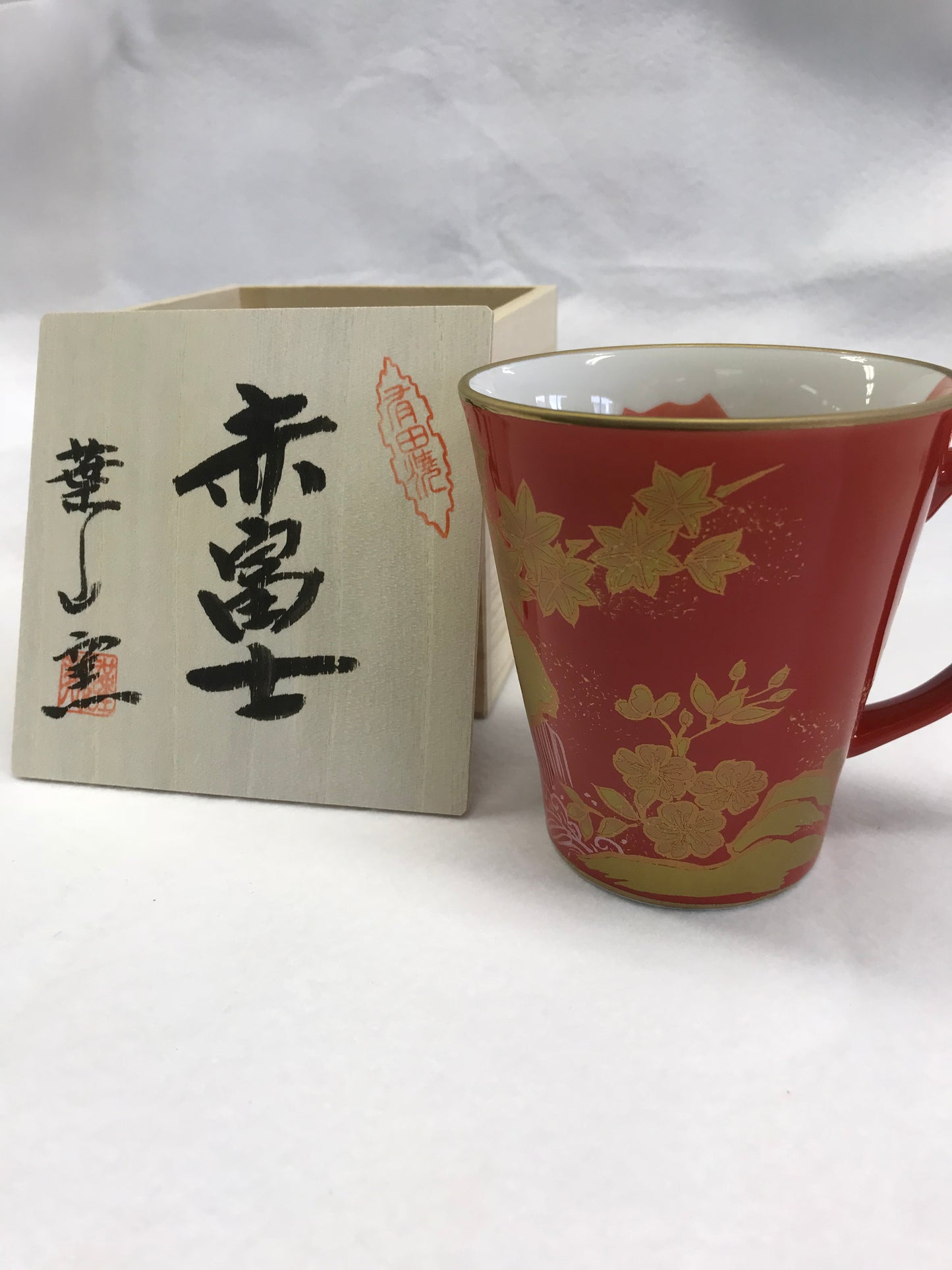 RED FUJI MUG PREMIUM ARITA WARE (Red / Black) - JAPANESE GIFTS 