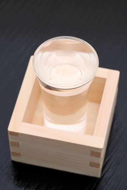 Maneki Neko - HINOKI MASU Cubic Wooden Sake Cup [Yamaco] - JAPANESE GIFTS 